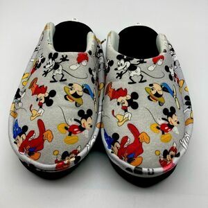 Disney Shoes/ Happy Feet Slippers Size Adult M (8-8,5) Like New